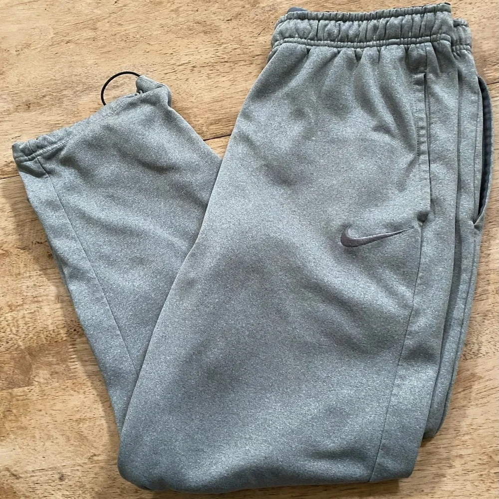 Nike Therma Fit‎ Men’s XL Gray KO 3.0 Poly Athletic Pants